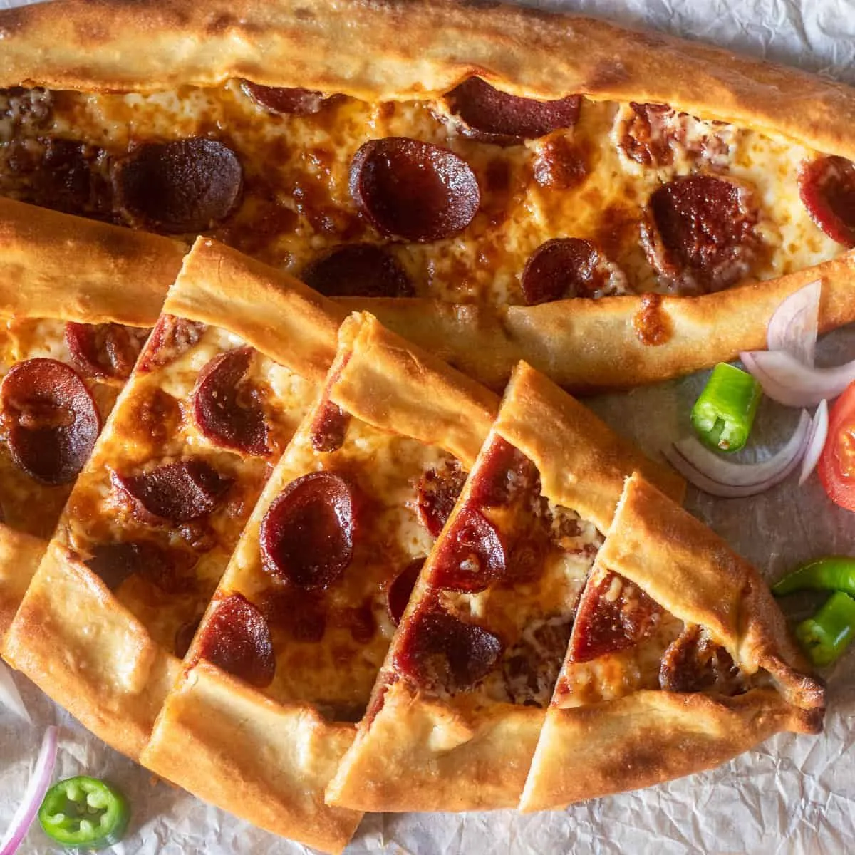 Sucuklu Pide